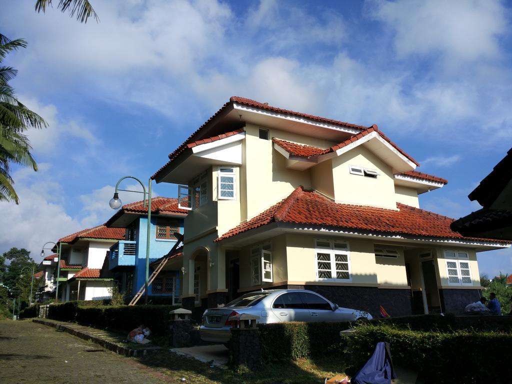 Villa Sabrina Bumi Ciherang Panjaweujan Esterno foto